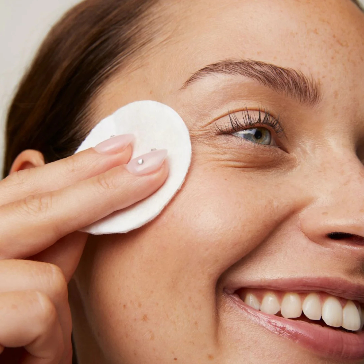 Caring Eyes Waterproof Make-Up Remover Средство для снятия макияжа, 100 мл