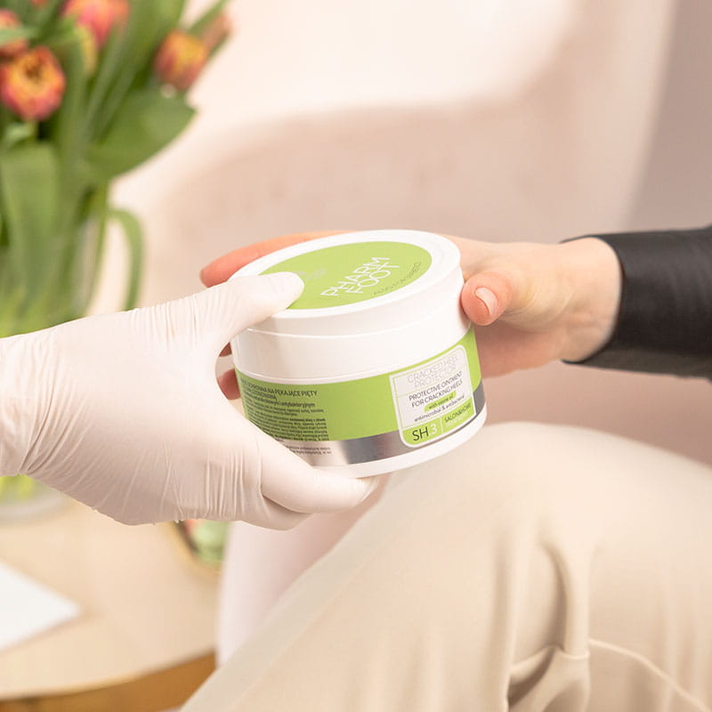 PHARM FOOT Мазь для трещин на пятках с озоновым маслом, CRACKED HEEL PROTECTOR 200ml