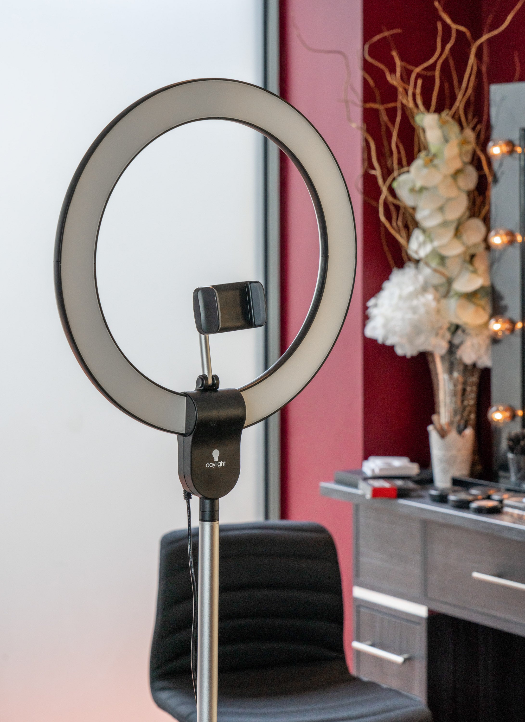 Daylight LED lamp - ring-shaped floor lamp for professionals [Aura Ring]