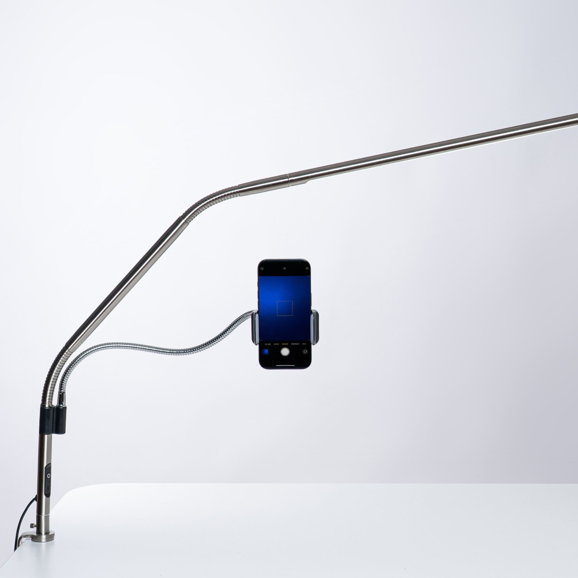 „Daylight Flexi“ telefono laikiklis, skirtas „Techne 2“, „Slimline Table“ ir „Electra Table“ lempoms