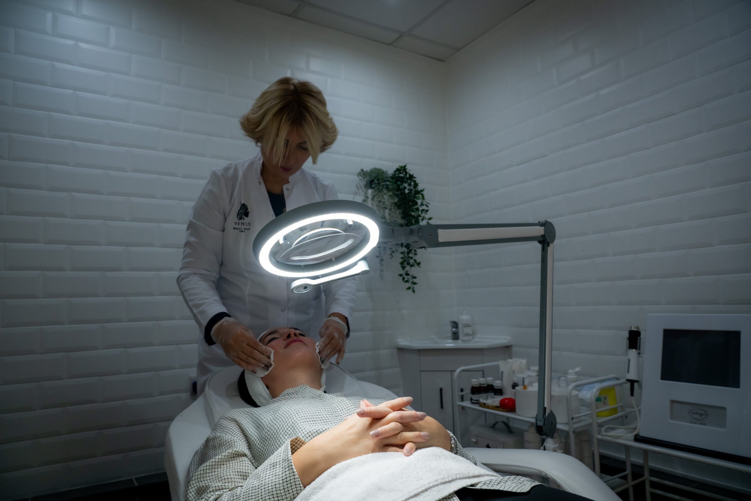 Daylight galda un grīdas LED lampa - ar 2iem palielinātājiem [iQ Magnifier]