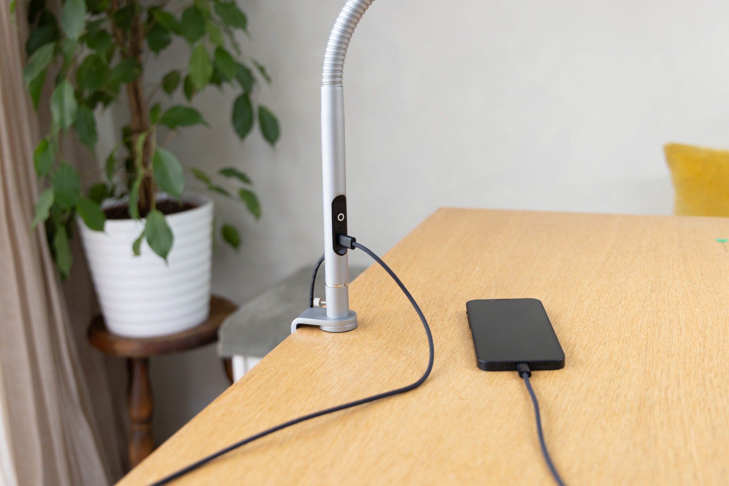 Daylight LED table lamp with bracket [Slimline 4 Brushed Steel]